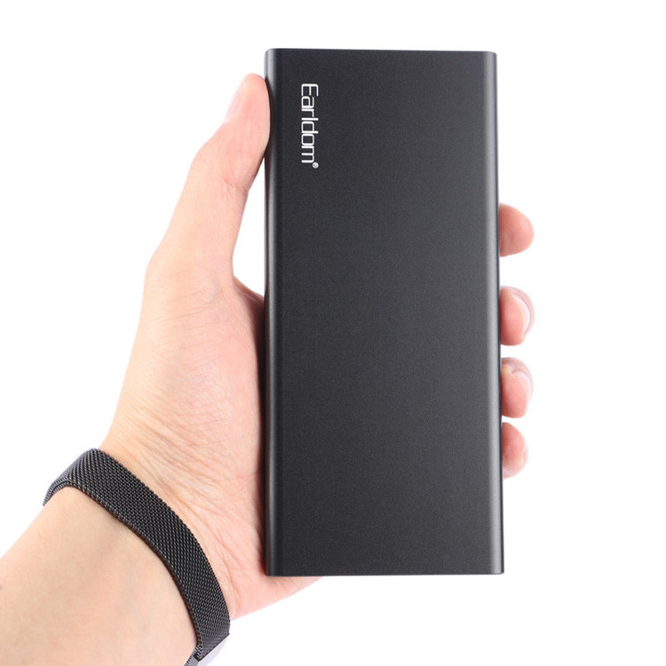 نمای اصلی پاوربانک ارلدام مدل PD22 با ظرفیت 20000 میلیآمپرساعت و طراحی مشکی شیک